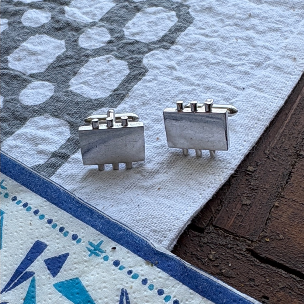 Modern Silver Rectangular Cufflinks - Picture 6 of 6